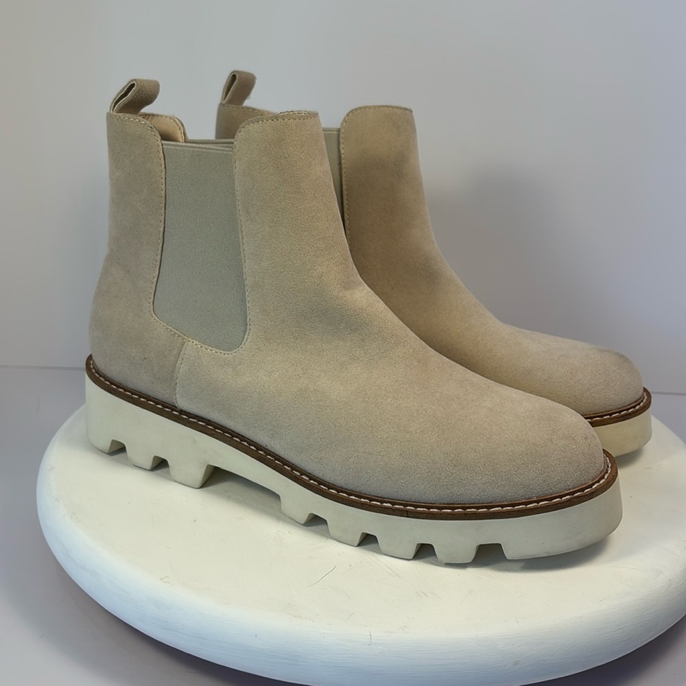 Lug Sole Chelsea Boot Faux Suede Sz 7.5 Festival Casual Cushioned